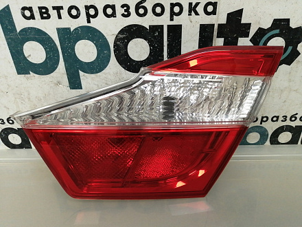 AA044243; Фонарь внутренний правый, в крышку баг. (81581-33220) для Toyota Camry 50 (2012 — 2014)/БУ; Оригинал; Р0, Хорошее; 