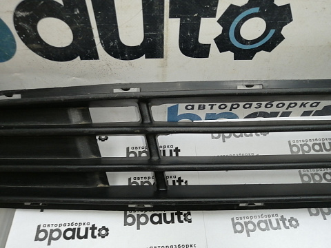 Фотография детали AA045208; Решётка переднего бампера (86561-2H001) для Hyundai Elantra IV (HD) (2006-2011)/БУ; Оригинал; Р2, Удовлетворительное; . Фото номер 4