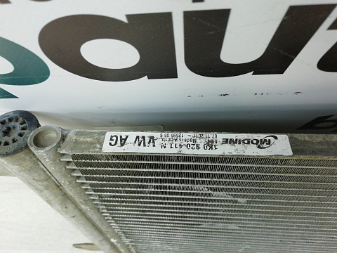 Фотография детали AA001252; Радиатор кондиционера (1K0 820 411 N) для Audi/БУ; Оригинал; Р1, Мелкий дефект; . Фото номер 4