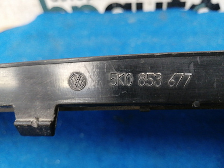 AA033560; Решетка переднего бампера (5K0853677) для Volkswagen Golf/БУ; Оригинал; Р1, Мелкий дефект;
