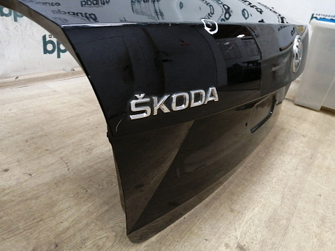 Фотография детали AA038827; Крышка багажника (5JA827219) для Skoda Rapid/БУ; Оригинал; Р1, Мелкий дефект; . Фото номер 5