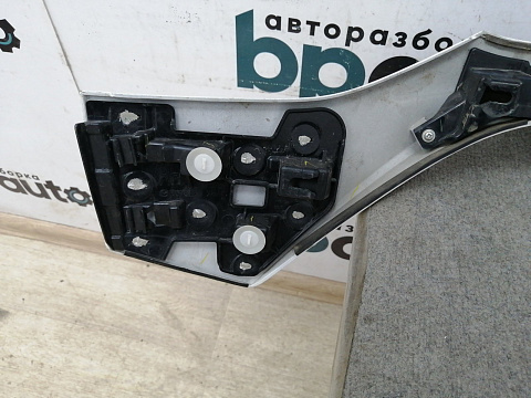 Фотография детали AA008097; Накладка на крышку багажника (BHN9-50811) для Mazda 3 BM/БУ; Оригинал; Р0, Хорошее; . Фото номер 7
