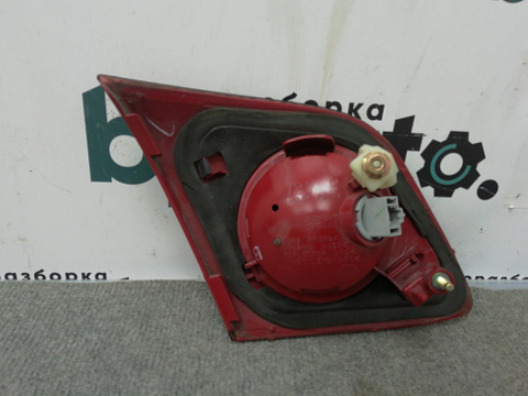 Фотография детали AA002801; Фонарь правый в крышку багажника, красный (BN8V513F0) для Mazda 3 BK/БУ; Оригинал; Р0, Хорошее; . Фото номер 2