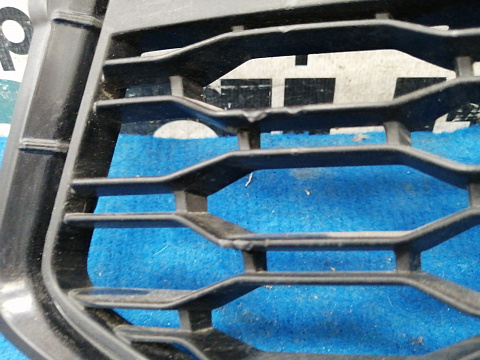 Фотография детали AA031471; Решетка переднего бампера левая под ПТФ, M Sport (51118064963) для BMW 5 серия G30 G31/БУ; Оригинал; Р1, Мелкий дефект; . Фото номер 3