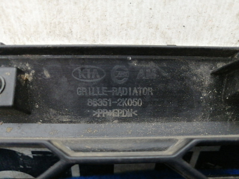 Фотография детали AA028773; Решетка радиатора (86350-2K050) для Kia Soul I (2009- 2011)/БУ; Оригинал; Р1, Мелкий дефект; . Фото номер 14