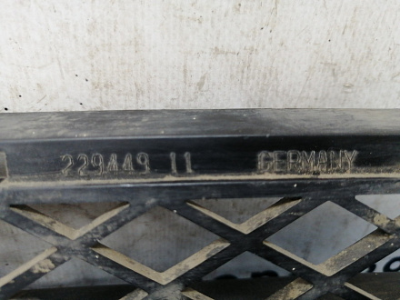 AA021748; Решетка переднего бампера (51117134074) для BMW 3 серия Е90 Е91/БУ; Оригинал; Р1, Мелкий дефект; 