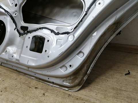 Фотография детали AA013480; Дверь задняя правая (67003-05160) для Toyota Avensis/БУ; Оригинал; Р2, Удовлетворительное; . Фото номер 15