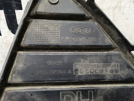 AA029563; Решетка переднего бампера правая, матовая (BM51-17K946-A) для Ford Focus/БУ; Оригинал; Р0, Хорошее; 