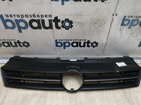 Фотография детали AA045106; Решетка радиатора (6R0853653C) для Volkswagen Polo V Hatchback (2009-2013)/БУ; Оригинал; Р2, Удовлетворительное; . Фото номер 2