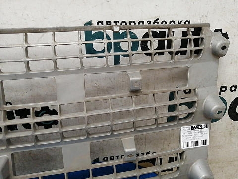 Фотография детали AA032268; Решетка радиатора (CC11-8200-AAW) для Ford Transit (2006-2014)/БУ; Оригинал; Р1, Мелкий дефект; . Фото номер 2