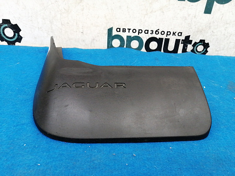 Фотография детали AA025622; Брызговик передний левый, Sport (HK8M-16L585AA) для Jaguar F-Pace I (2016-2020)/БУ; Оригинал; Р1, Мелкий дефект; . Фото номер 3