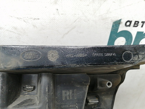 Фотография детали AA017451; Решетка радиатора (EH22-8138-AB/ CB/ DB) для Land Rover Discovery IV рест. (2013 - 2016)/БУ; Оригинал; Р1, Мелкий дефект; . Фото номер 15