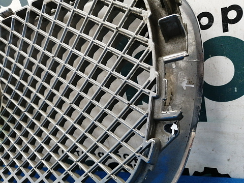 Фотография детали AA017531; Решетка радиатора (9X23-8A100-AA) для Jaguar XF I (2008-2011)/БУ; Оригинал; Р1, Мелкий дефект; . Фото номер 9