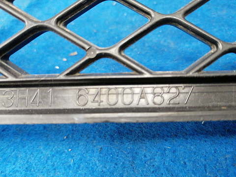 Фотография детали AA033360; Решётка переднего бампера нижняя (6400A827) для Mitsubishi Lancer/БУ; Оригинал; Р1, Мелкий дефект; . Фото номер 15