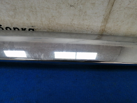 AA034035; Накладка крышки багажника, без кнопки (84810-EM40A) для Nissan Tiida/БУ; Оригинал; Р1, Мелкий дефект; 