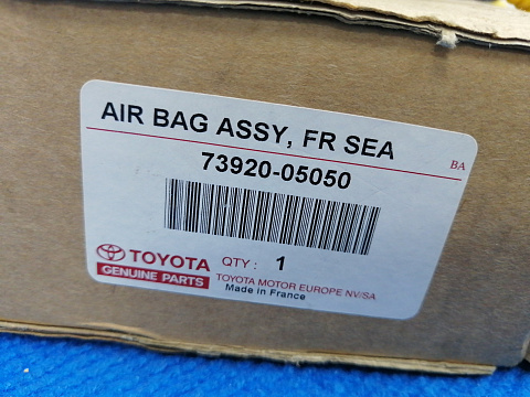 Фотография детали AA013517; Подушка безопасности сидения водителя (67057-05010) для Toyota Avensis/Нов; Оригинал; . Фото номер 3