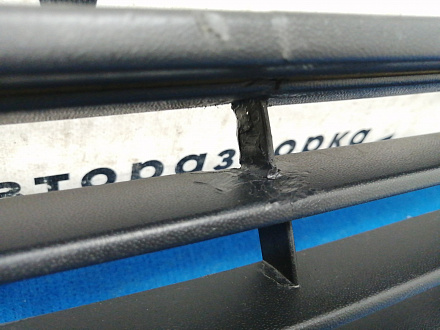 AA026932; Решетка переднего бампера (6RU853677A) для Volkswagen Polo V Sedan (2010-2014)/БУ; Оригинал; Р1, Мелкий дефект; 