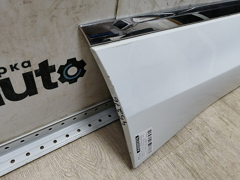 Фотография детали AA045276; Накладка двери задняя правая, нижняя, R-Line (5NA854950M) для Volkswagen Tiguan II (2016- 2020)/БУ; Оригинал; Р1, Мелкий дефект; . Фото номер 2