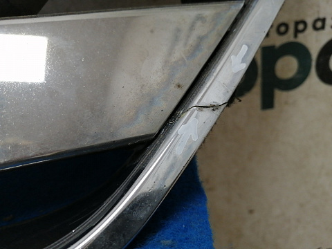 Фотография детали AA030379; Решетка радиатора (86351-2W050) для Hyundai Santa Fe III (2012 - 2015)/БУ; Оригинал; Р2, Удовлетворительное; . Фото номер 4
