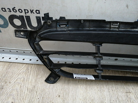 AA045105; Решетка переднего бампера (86561-1R000) для Hyundai Solaris/БУ; Оригинал; Р2, Удовлетворительное; 