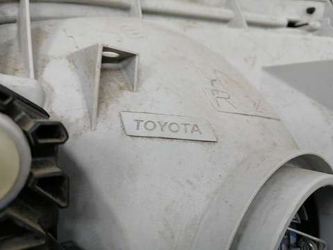 Фотография детали AA021155; Фара галоген правая (81130-26420) для Toyota Hiace H 200 (2005-2010)/БУ; Оригинал; Р2, Удовлетворительное; . Фото номер 11