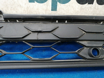 AA032682; Решетка переднего бампера центральная; под паркт. (5NA853677A) для Volkswagen Tiguan II (2016- 2020)/БУ; Оригинал; Р1, Мелкий дефект; 