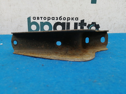 AA018111; Кронштейн подножки задний правый=левый (51797-60110) для Toyota Land Cruiser 200 (2008 — 2012)/БУ; Оригинал; Р0, Хорошее; 