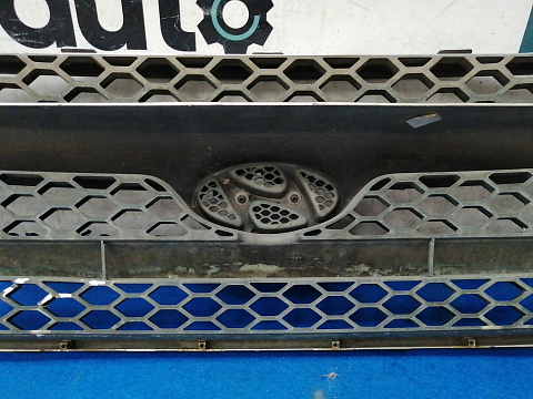 Фотография детали AA028830; Решетка радиатора (86561-2B010) для Hyundai Santa Fe II (2006-2009)/БУ; Оригинал; Р1, Мелкий дефект; . Фото номер 7