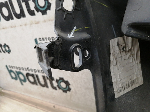 Фотография детали AA031631; Бампер передний, под ПТФ; под паркт.; под омыват. (AH22-17F003-AB) для Land Rover Discovery IV (2009 - 2013)/БУ; Оригинал; Р1, Мелкий дефект; . Фото номер 17