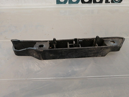 AA044267; Кронштейн переднего бампера правый (3001814600) для Ford Focus/БУ; Неоригинал; Р0, Хорошее; 
