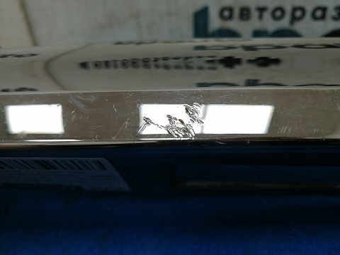 Фотография детали AA030949; Накладка крышки багажника; под камер. (76801-48240) для Lexus RX III рест. (2012 — 2015)/БУ; Оригинал; Р1, Мелкий дефект; . Фото номер 5