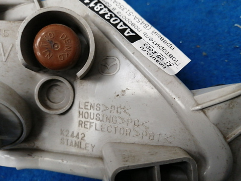 Фотография детали AA034811; Повторитель поворота в бампер правый (B45A-51350A) для Mazda 3 BM/БУ; Оригинал; Р1, Мелкий дефект; . Фото номер 7