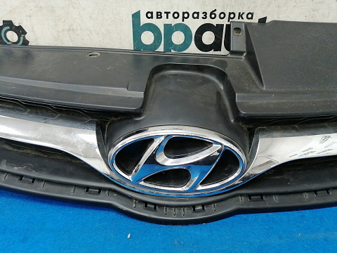 Фотография детали AA028822; Решетка радиатора (86351-3X000) для Hyundai Elantra V (MD) (2010-2013)/БУ; Оригинал; Р1, Мелкий дефект; . Фото номер 3