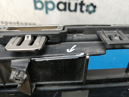 AA030955; Решетка переднего бампера (53112-33160) для Toyota Camry 55 рест. (2014 — 2017)/БУ; Оригинал; Р2, Удовлетворительное; 