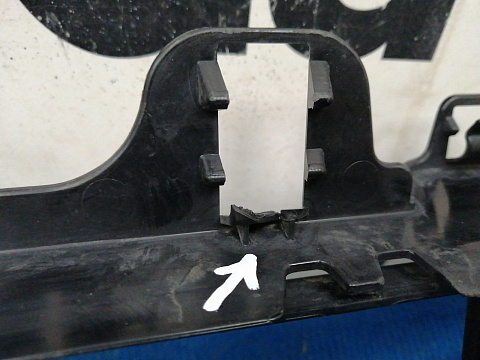 Фотография детали AA037765; Решетка переднего бампера центральная (51117263478) для BMW 3 серия F30 F31/БУ; Оригинал; Р1, Мелкий дефект; . Фото номер 9