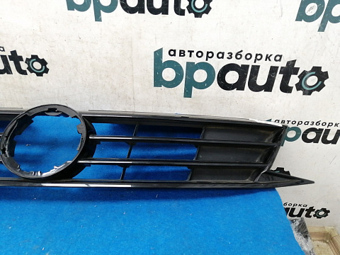 Фотография детали AA027808; Решетка радиатора (5C6853655F) для Volkswagen Jetta VI рест. (2015-2018)/БУ; Оригинал; Р2, Удовлетворительное; . Фото номер 4