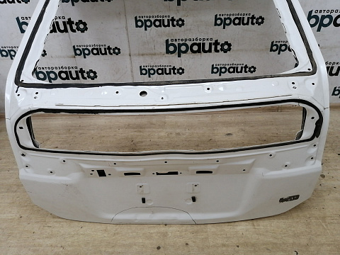 Фотография детали AA021032; Крышка багажника (67005-47170) для Toyota Prius/БУ; Оригинал; Р2, Удовлетворительное; . Фото номер 4