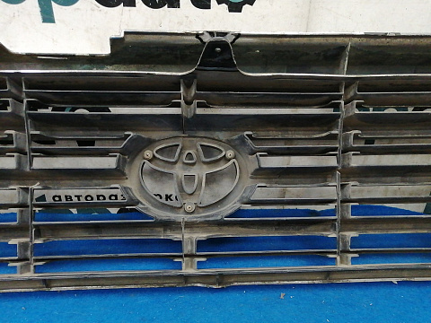 Фотография детали AA033611; Решетка радиатора (53101-60200) для Toyota Land Cruiser 100 (1997 — 2002)/БУ; Оригинал; Р2, Удовлетворительное; . Фото номер 18