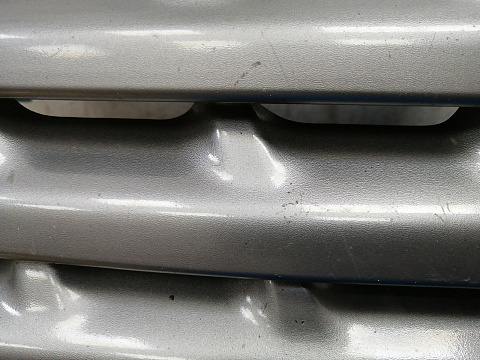 Фотография детали AA033312; Решетка радиатора (62310-JD000) для Nissan Qashqai I (2006-2010)/БУ; Оригинал; Р2, Удовлетворительное; . Фото номер 11