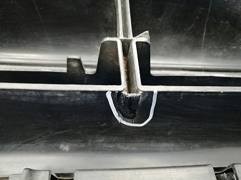 Фотография детали AA033607; Решетка радиатора (2E0853653E) для Volkswagen Crafter (2006-2016)/БУ; Оригинал; Р2, Удовлетворительное; . Фото номер 23