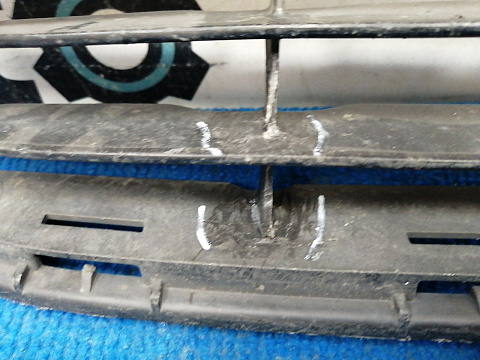 Фотография детали AA037730; Решетка переднего бампера (53112-33030) для Toyota Camry 40 (2006 — 2010)/БУ; Оригинал; Р1, Мелкий дефект; . Фото номер 4