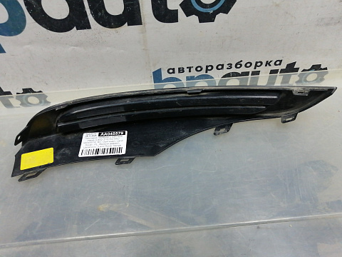 Фотография детали AA045579; Накладка переднего бампера левая (L8A2-17D750-AA) для Land Rover Range Rover Velar L560 (2017 - 2023)/БУ; Оригинал; Р1, Мелкий дефект; . Фото номер 4