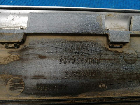 Фотография детали AA036073; Молдинг на дверь передний правый (9673547080) для Citroen DS4 (2012-2015)/БУ; Оригинал; Р1, Мелкий дефект; . Фото номер 7