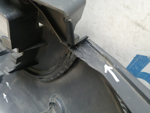 Фотография детали AA045734; Бампер передний; без паркт.; без омыват. (2E0807103) для Volkswagen Crafter (2006-2016)/БУ; Оригинал; Р1, Мелкий дефект; . Фото номер 17