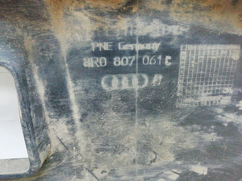 Фотография детали AA000997; Юбка переднего бампера, матовая (8R0 807 061 С) для Audi Q5 I (2008-2012)/БУ; Оригинал; Р1, Мелкий дефект; . Фото номер 8