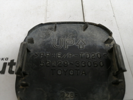 AA012241; Заглушка букс. крюка переднего бампера (52129-33050) для Toyota Camry 50 (2012 — 2014)/БУ; Оригинал; Р1, Мелкий дефект; 