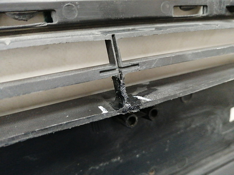Фотография детали AA037771; Решетка переднего бампера (86569-1Y000) для Kia Picanto II 5D (2011-2015)/БУ; Оригинал; Р1, Мелкий дефект; . Фото номер 12