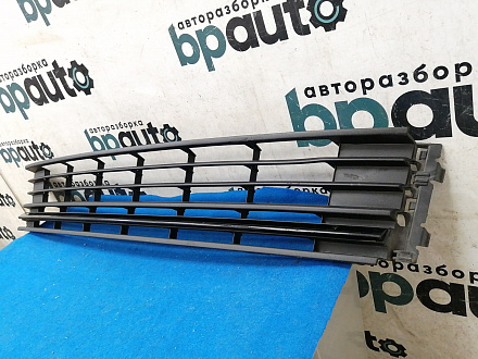 AA027774; Решетка переднего бампера (6RU853677C) для Volkswagen Polo V рест. Sedan (2015-2020)/БУ; Оригинал; Р0, Хорошее; 