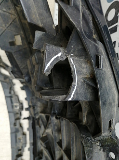 AA045531; Бампер передний; под паркт.; под омыват. (4L0 807 437 H) для Audi Q7 I рест. (2010-2015)/БУ; Оригинал; Р1, Мелкий дефект; 