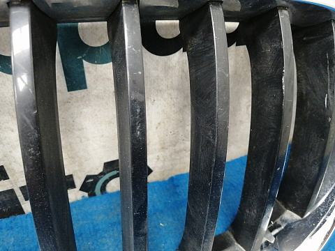 Фотография детали AA032305; Решетка радиатора левая (51117338571) для BMW Х3 II (F25)  рест. (2014-2017)/БУ; Оригинал; Р2, Удовлетворительное; . Фото номер 8